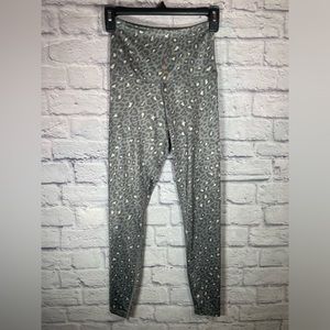 Beyond Yoga Leopard Print Athletic Leggings grey‎ & white size small